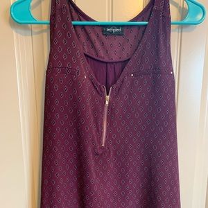 Woman’s Sleeveless shirt size large